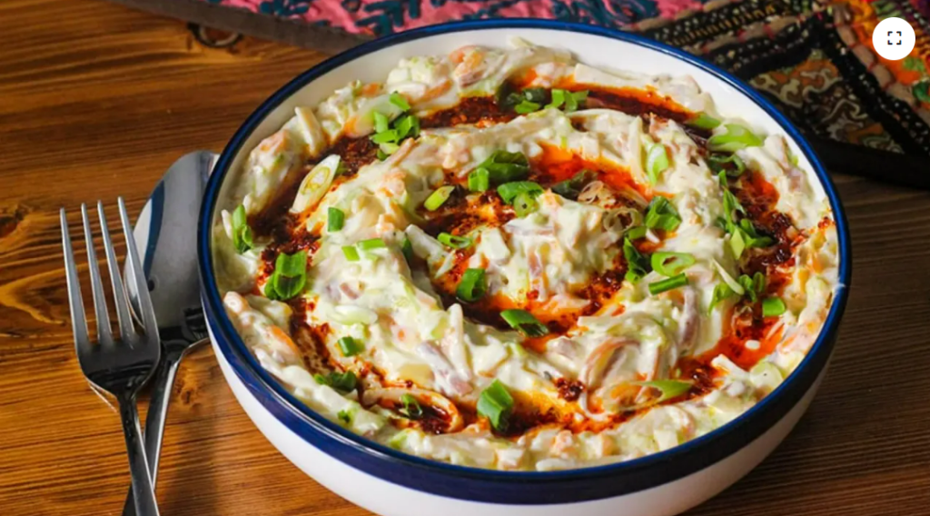 yoğurtlu soslu salata